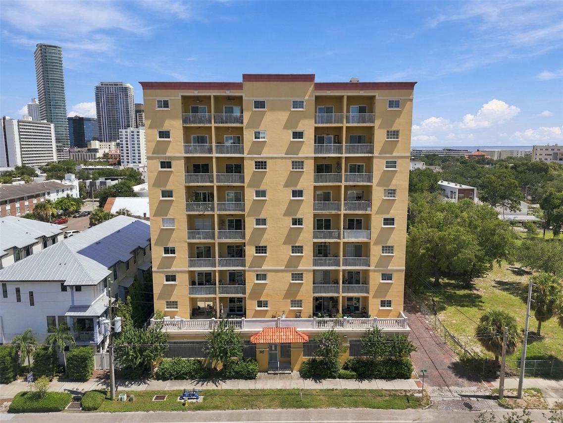 316 8th St. #304, St Petersburg, FL 33701