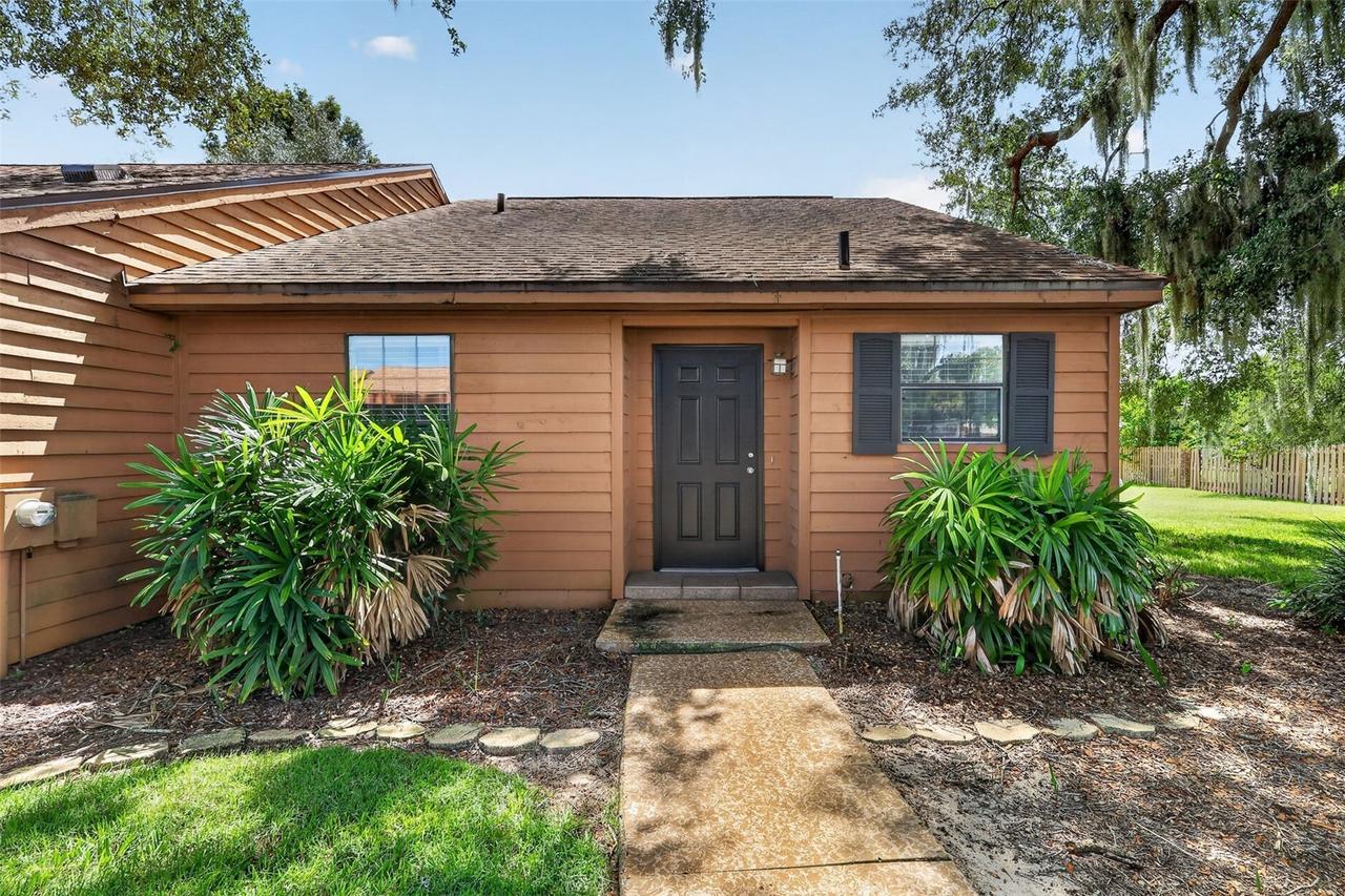 4 Cove Ln., Eustis, FL 32726