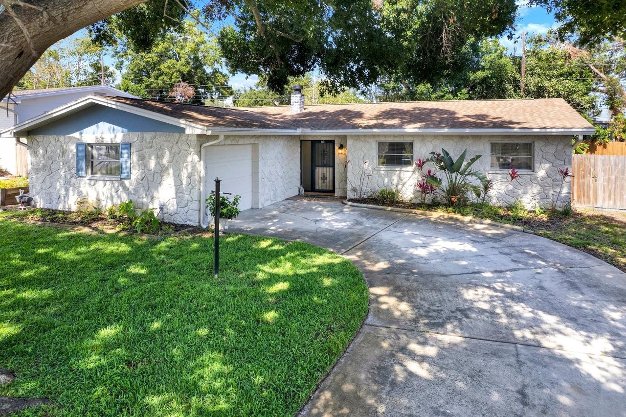 8253 137th Ln., Seminole, FL 33776