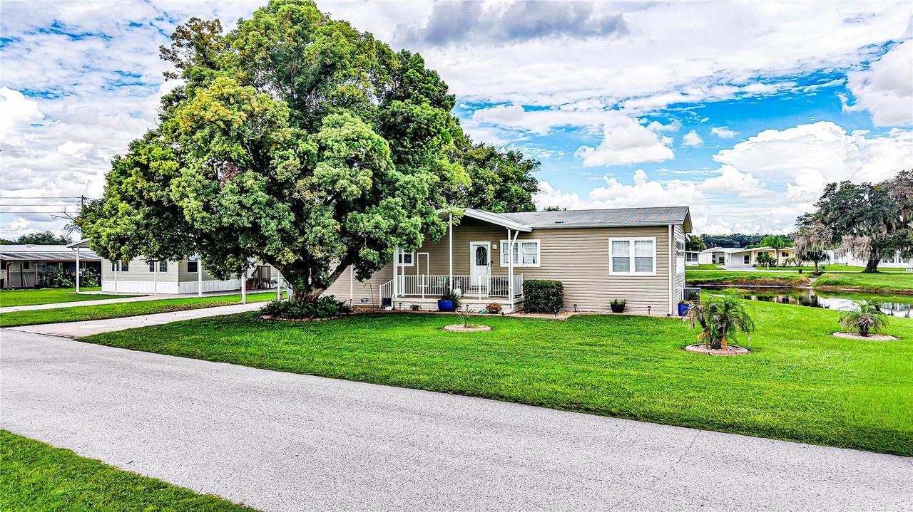 36805 Lakewood Dr., Zephyrhills, FL 33542