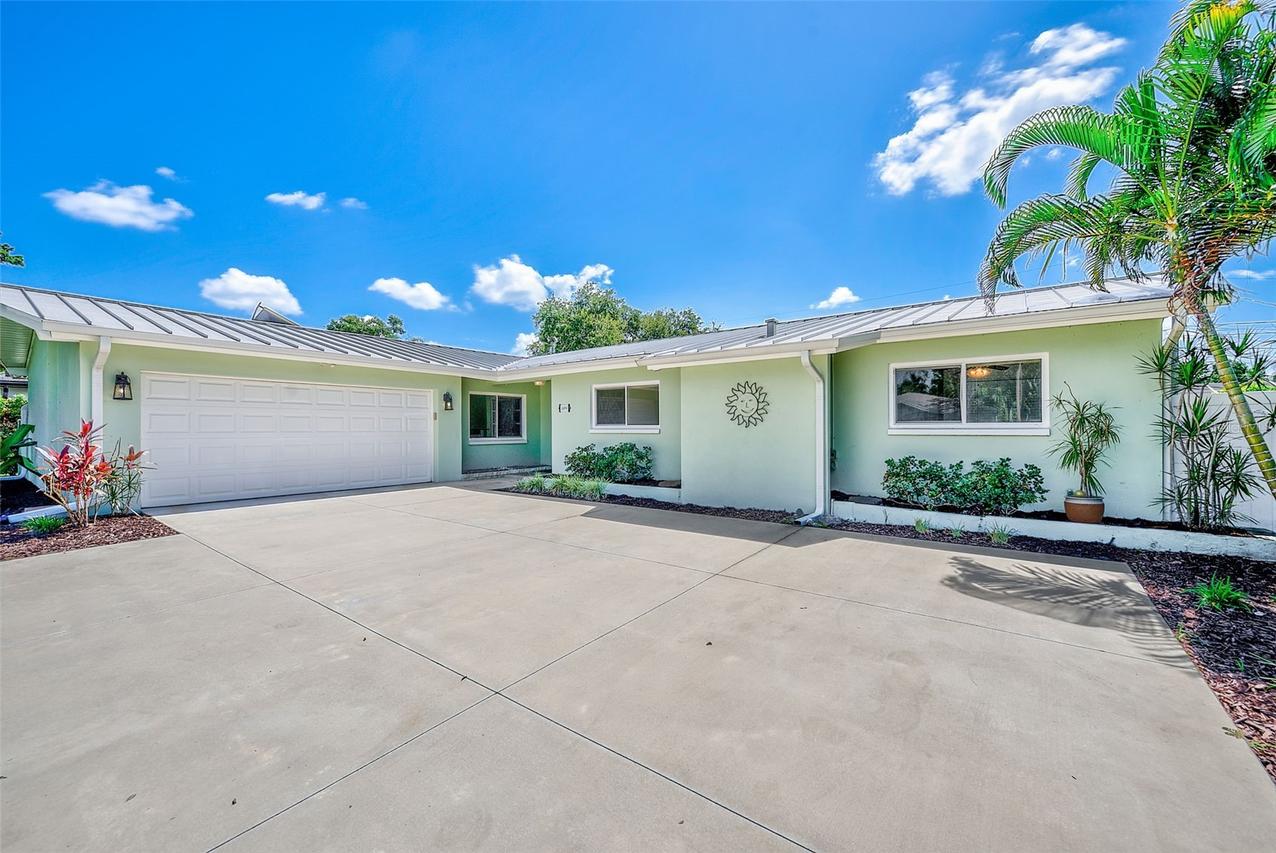 809 Jacaranda Dr., Largo, FL 33770