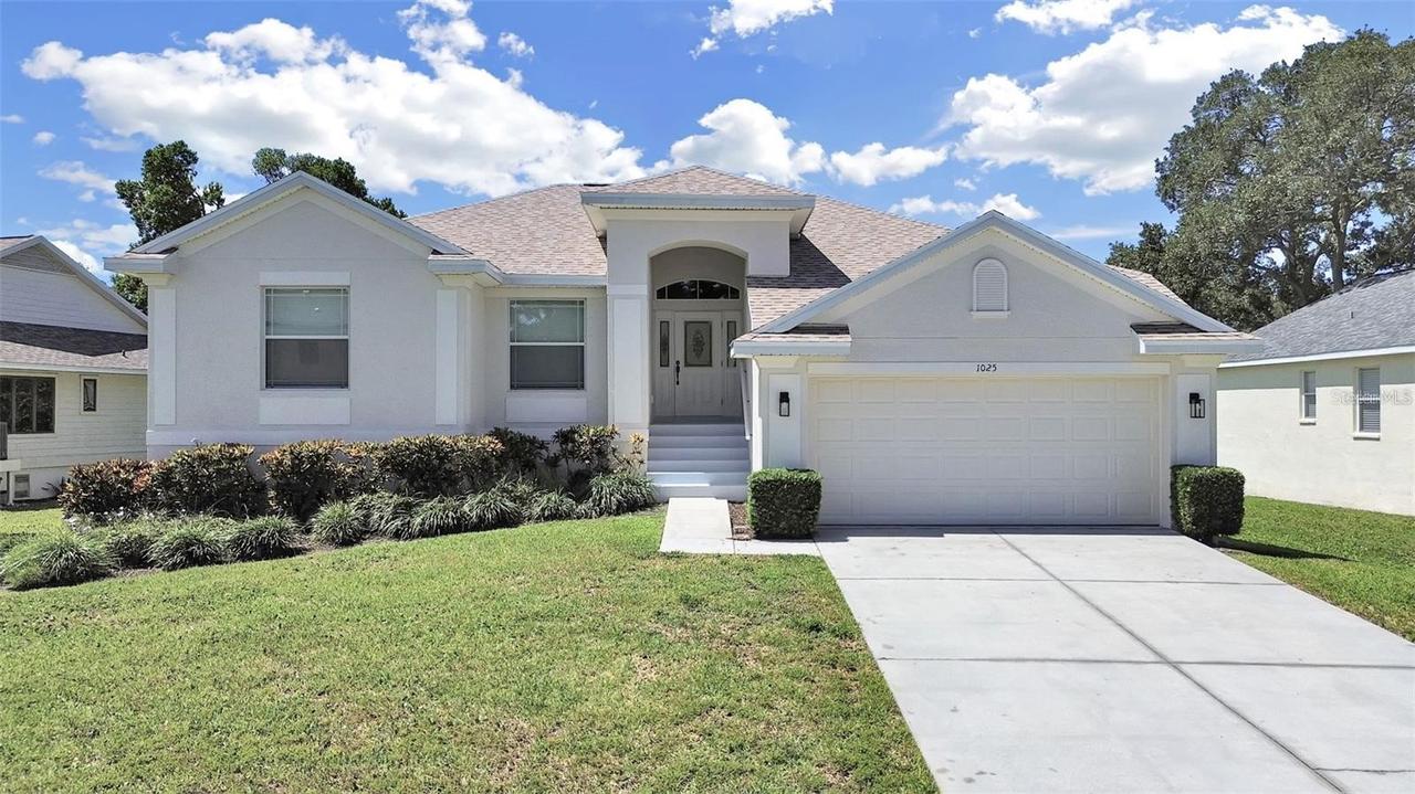 1025 Lake Avoca Pl., Tarpon Springs, FL 34689