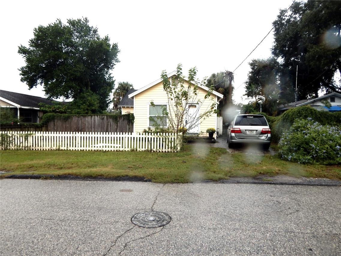 8608 N 9th St., Tampa, FL 33604
