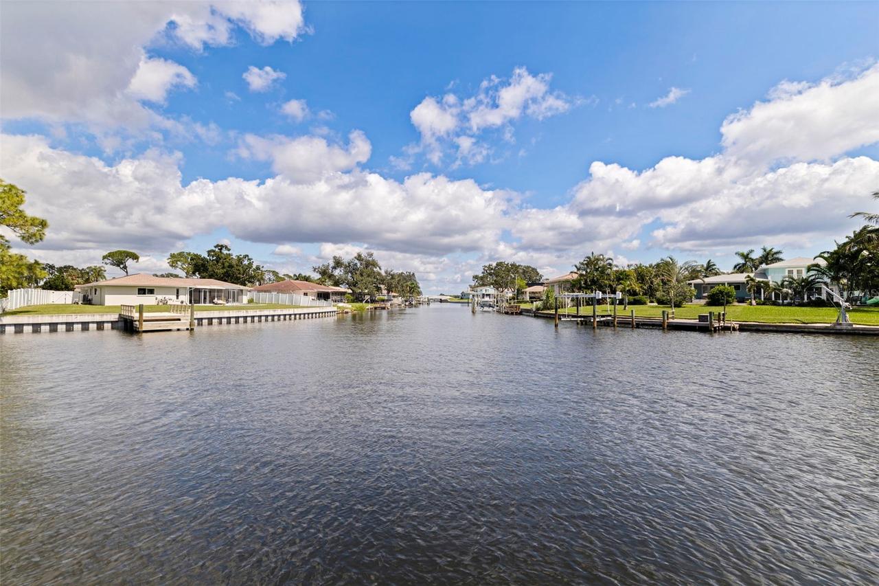 1894 Tanglewood Dr., St Petersburg, FL 33702