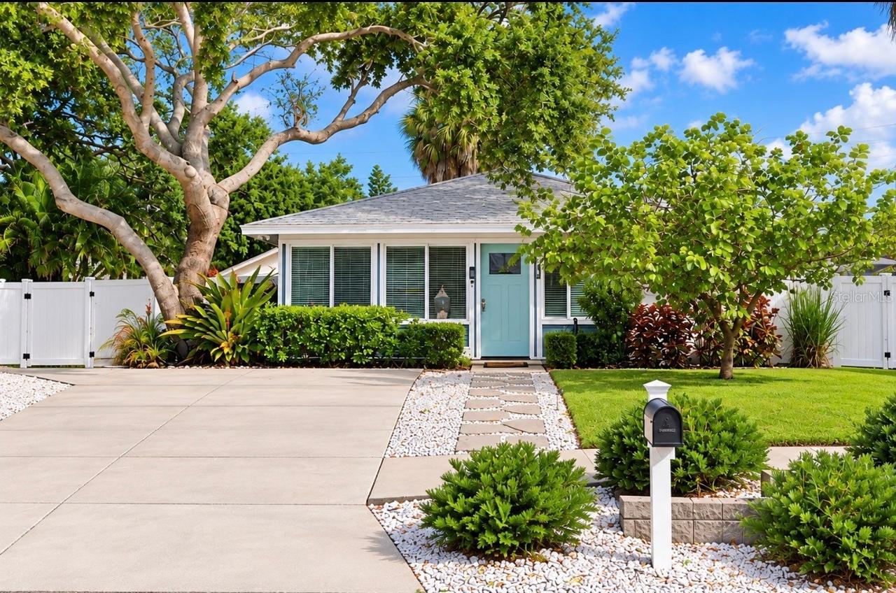 614 Lyndhurst St., Dunedin, FL 34698