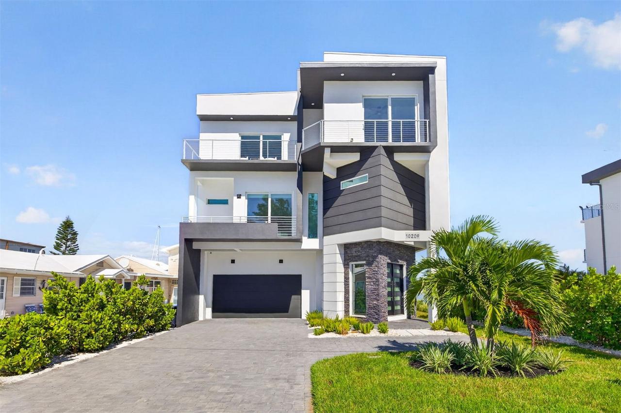 10209 Gulf Blvd., Treasure Island, FL 33706