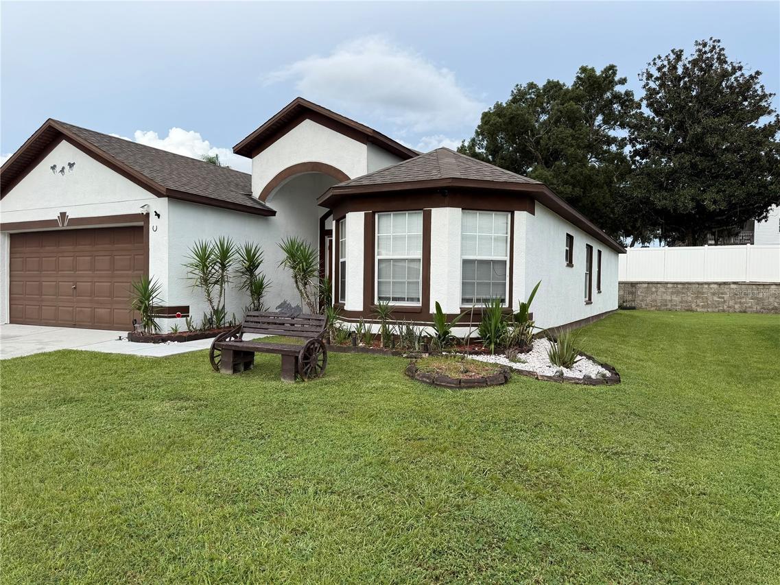 7628 Weehawken Dr., Zephyrhills, FL 33540
