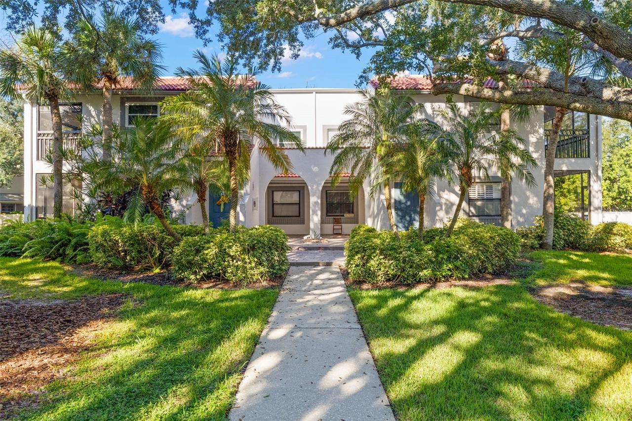 484 Santa Cruz Pl. #E, St Petersburg, FL 33703