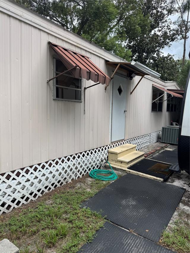 902 Montana Ave., Lutz, FL 33548