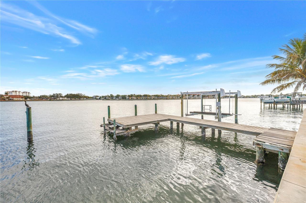 3901 14th Way, St Petersburg, FL 33703