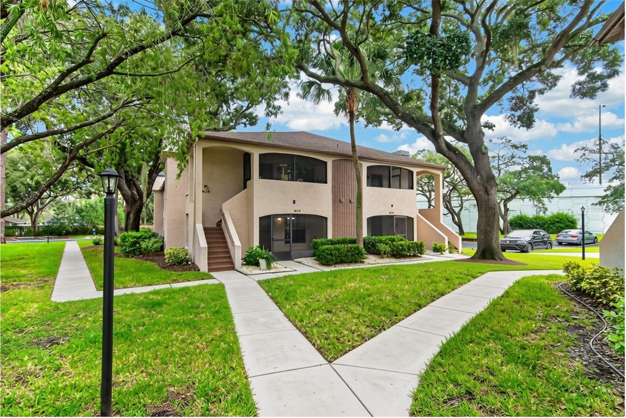 2998 Bonaventure Cir. #104, Palm Harbor, FL 34684