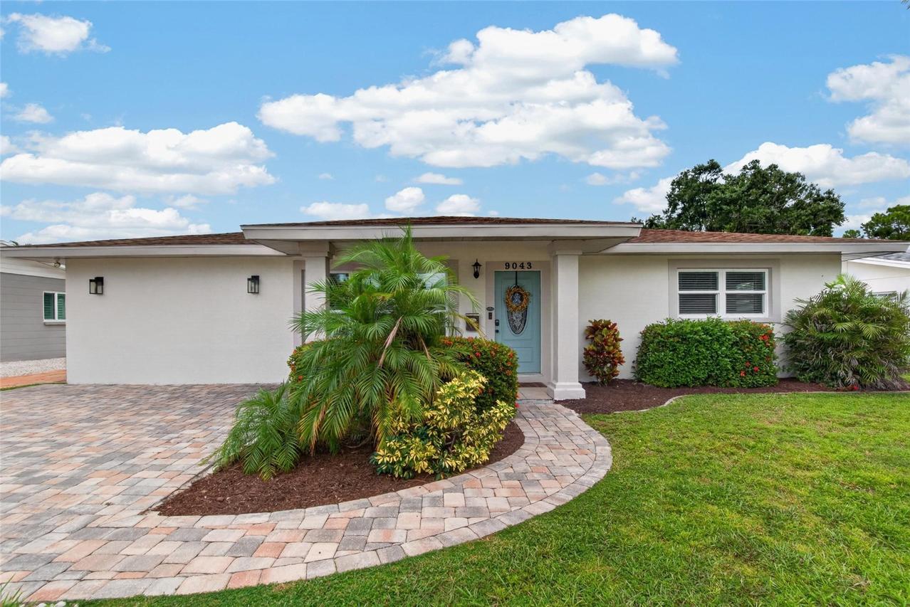 9043 2nd St., St Petersburg, FL 33702