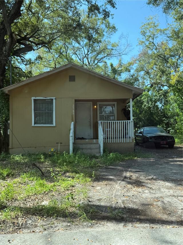 2705 E Cayuga St., Tampa, FL 33610
