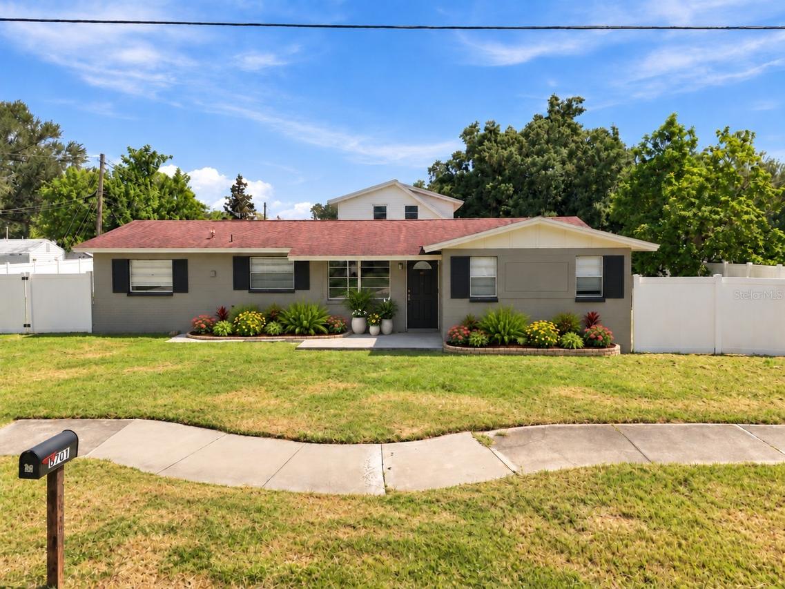 8701 94th St., Seminole, FL 33777