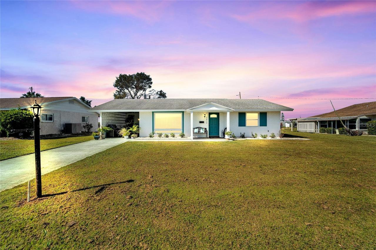 1216 Hacienda Dr., Sun City Center, FL 33573