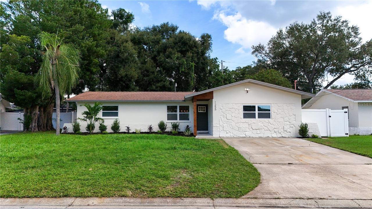 1255 E Lazy Lake Rd., Dunedin, FL 34698