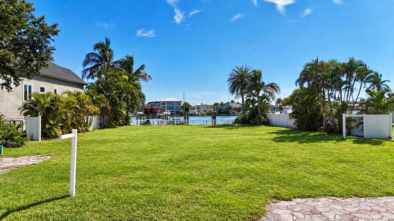 41 N Pine Cir., Belleair, FL 33756
