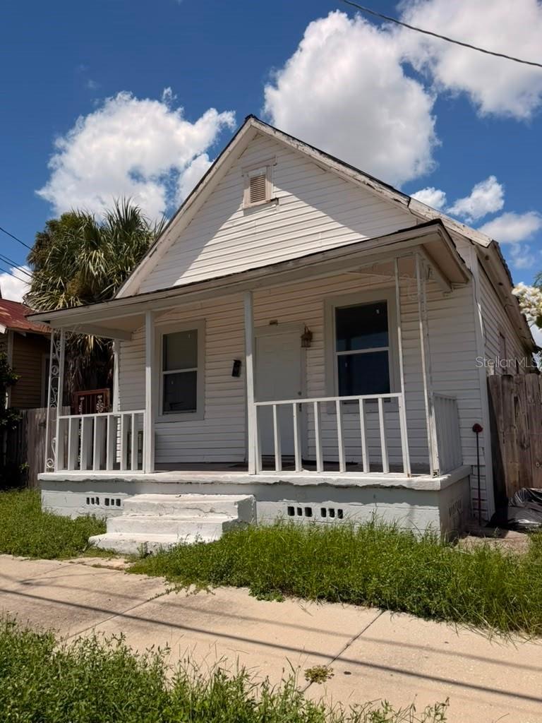 2323 W Chestnut St., Tampa, FL 33607