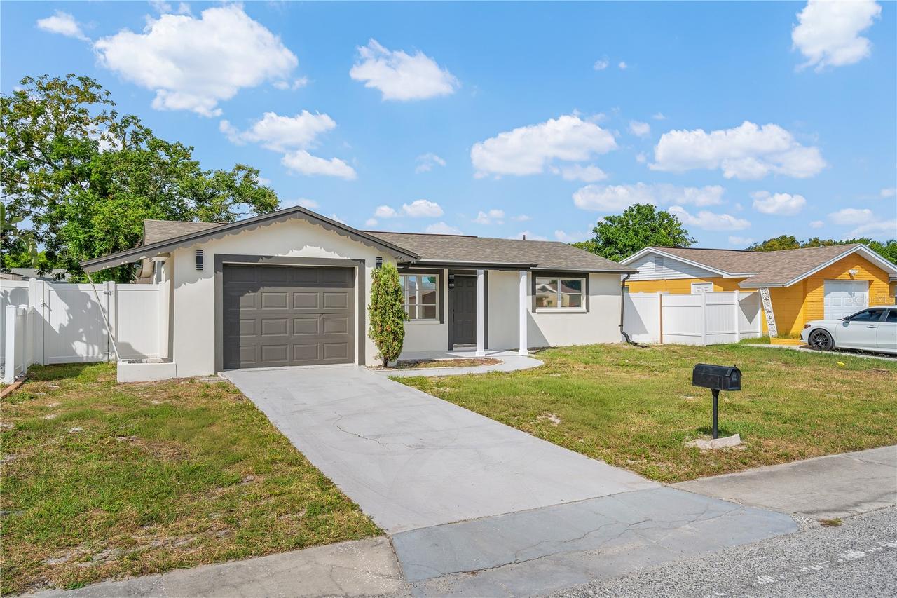 3041 Holiday Lake Dr., Holiday, FL 34691