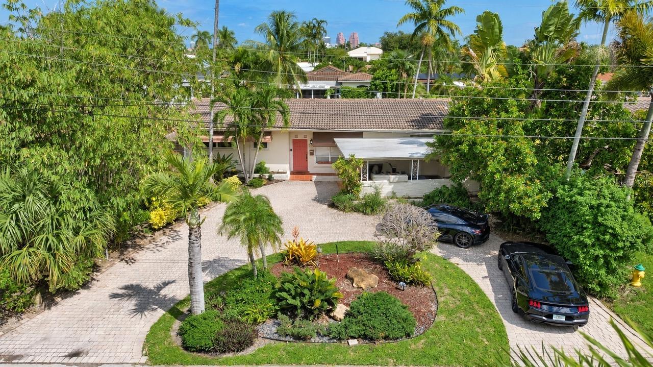 2142 NE 17th Ave., Wilton Manors, FL 33305