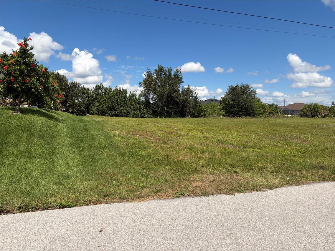 401 NW 8th Ter., Cape Coral, FL 33993