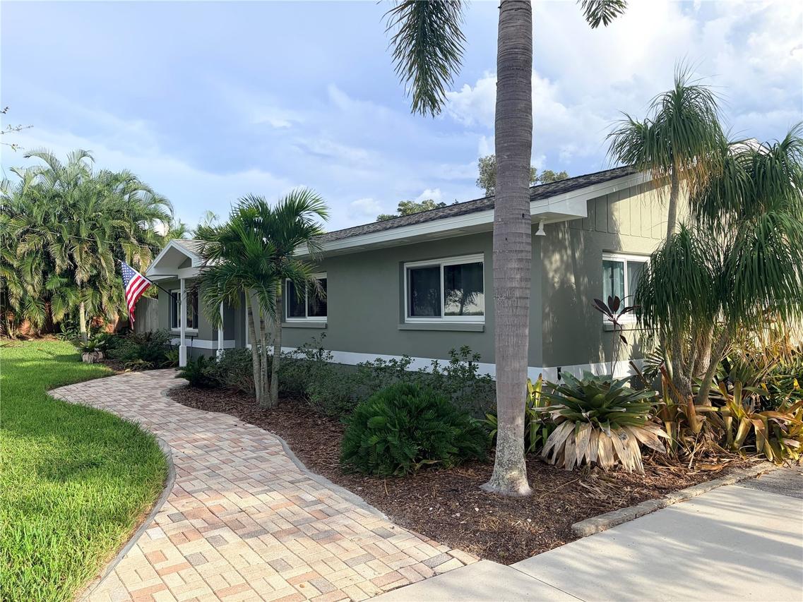 902 Robin Ave., Palm Harbor, FL 34683
