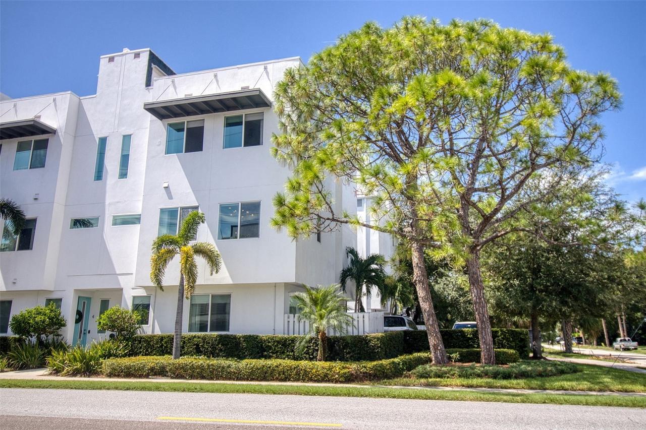 3100 W Paul Ave. #2, Tampa, FL 33611