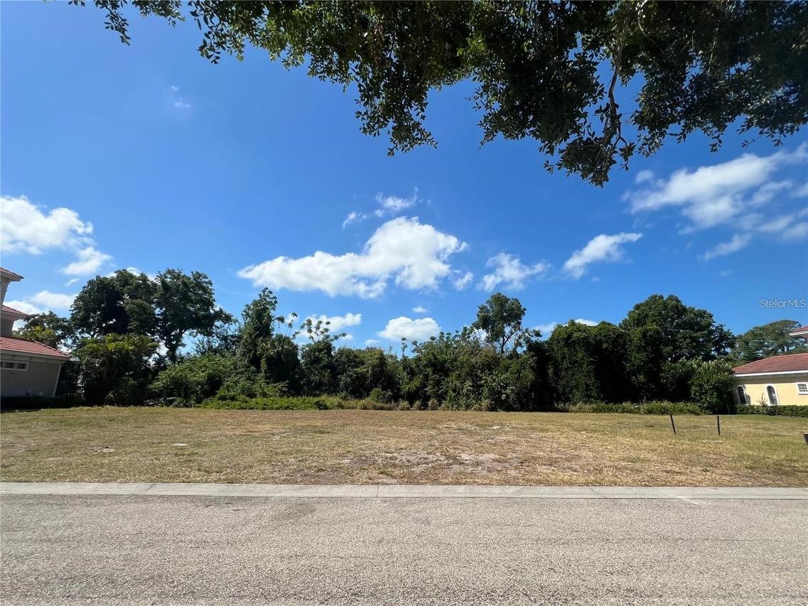 1670 Assisi Dr. #14, Sarasota, FL 34231