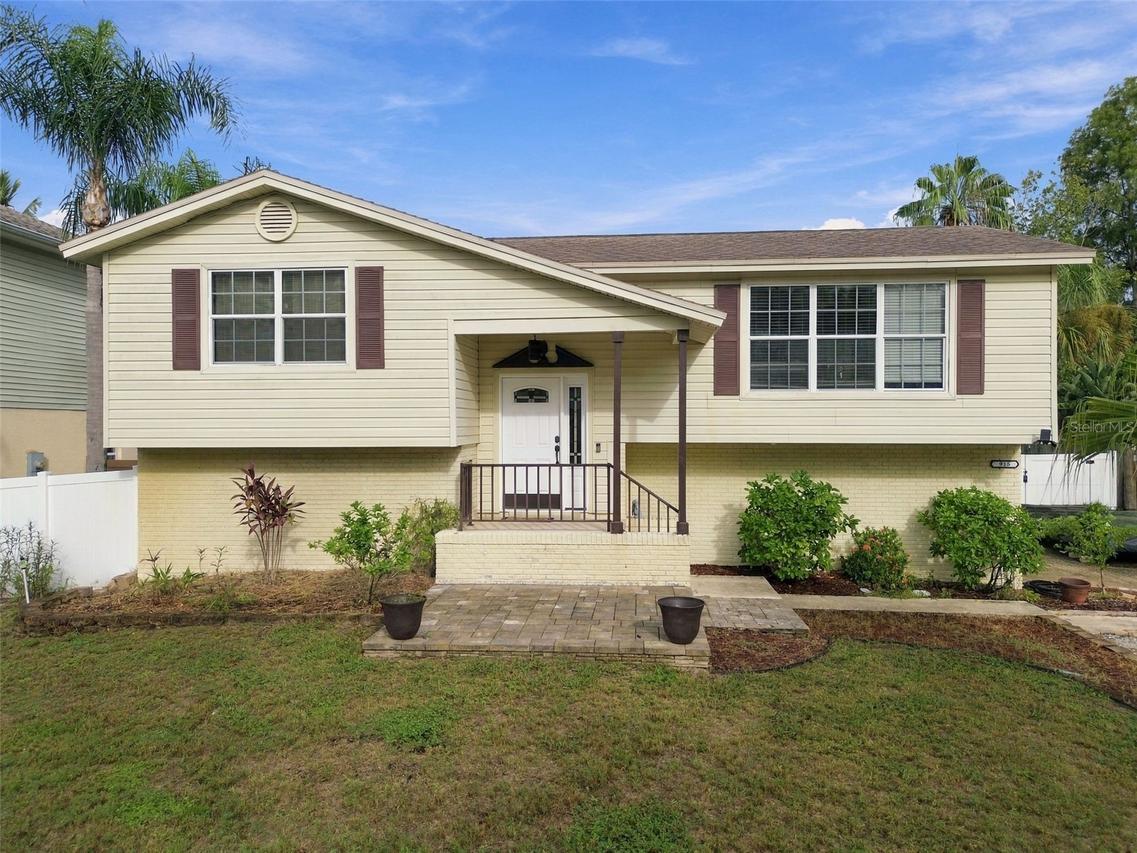 915 Lynnlea Ln., Tarpon Springs, FL 34689