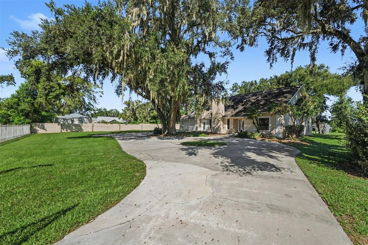 126 Goins Dr., Seffner, FL 33584