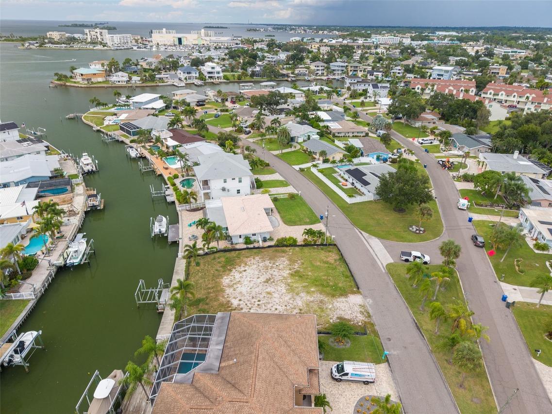 2270 Edythe Dr., Dunedin, FL 34698