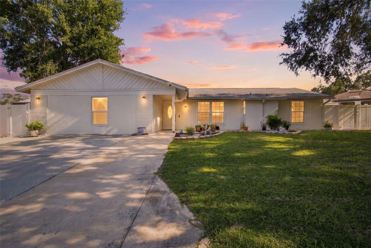 1325 Oakcrest Dr., Brandon, FL 33510