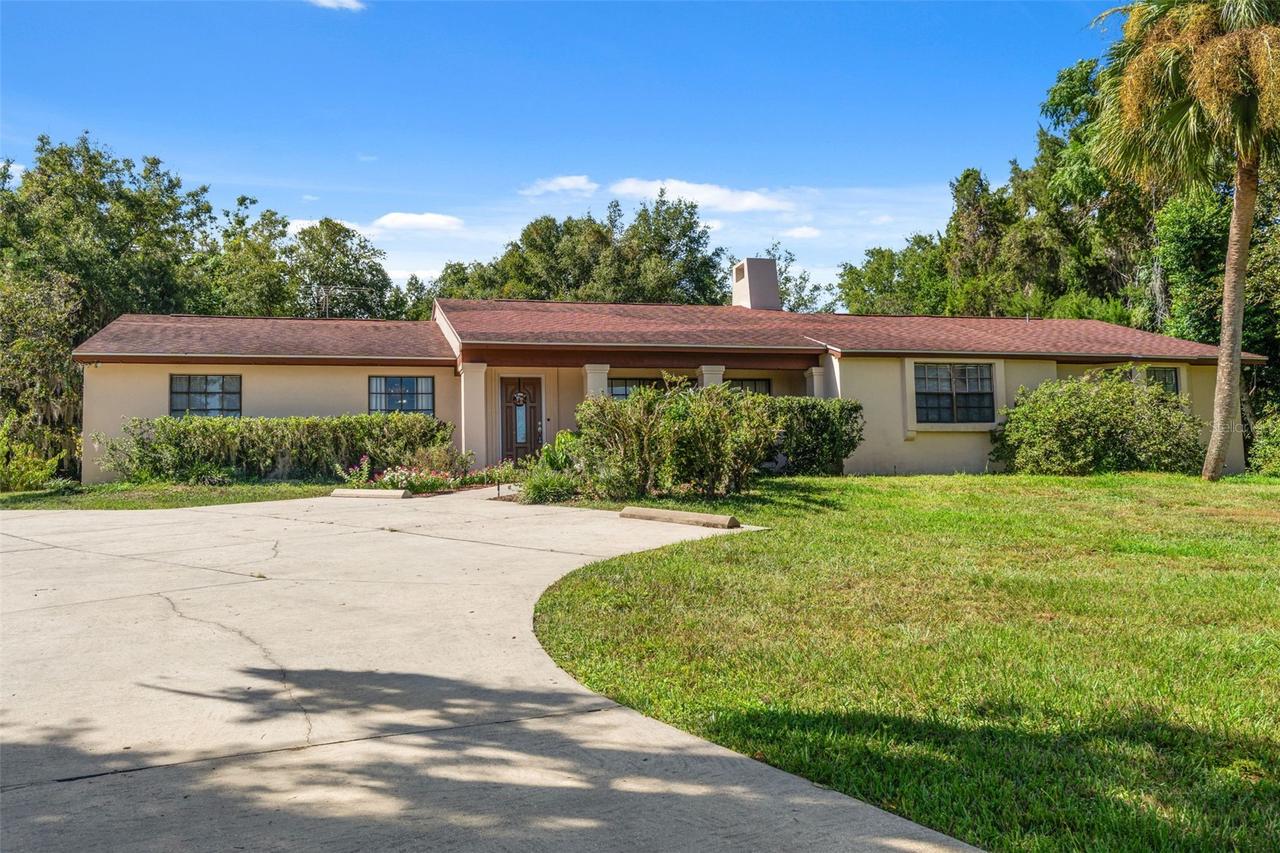 8943 Silver Lake Dr., Leesburg, FL 34788