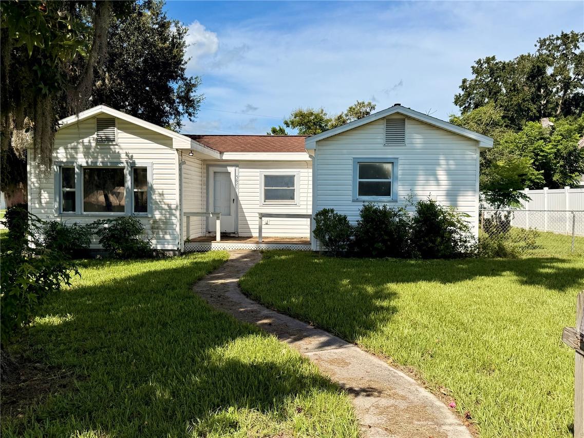 5629 19th St., Zephyrhills, FL 33542