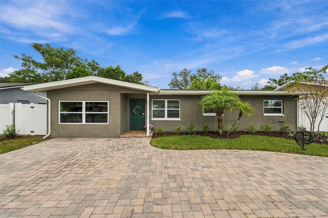 620 Palm Pl., Safety Harbor, FL 34695