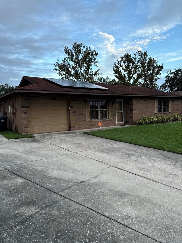 5206 Colfax Pl., Seffner, FL 33584