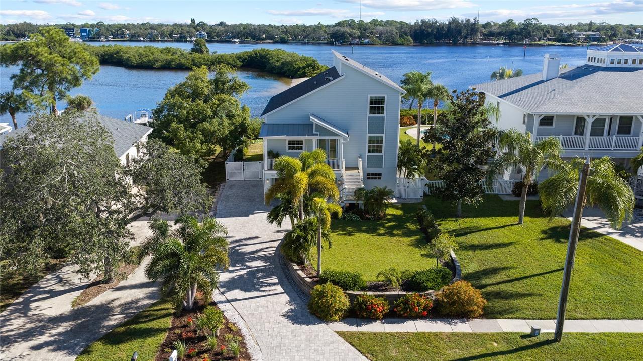 1512 Riverside Dr., Tarpon Springs, FL 34689