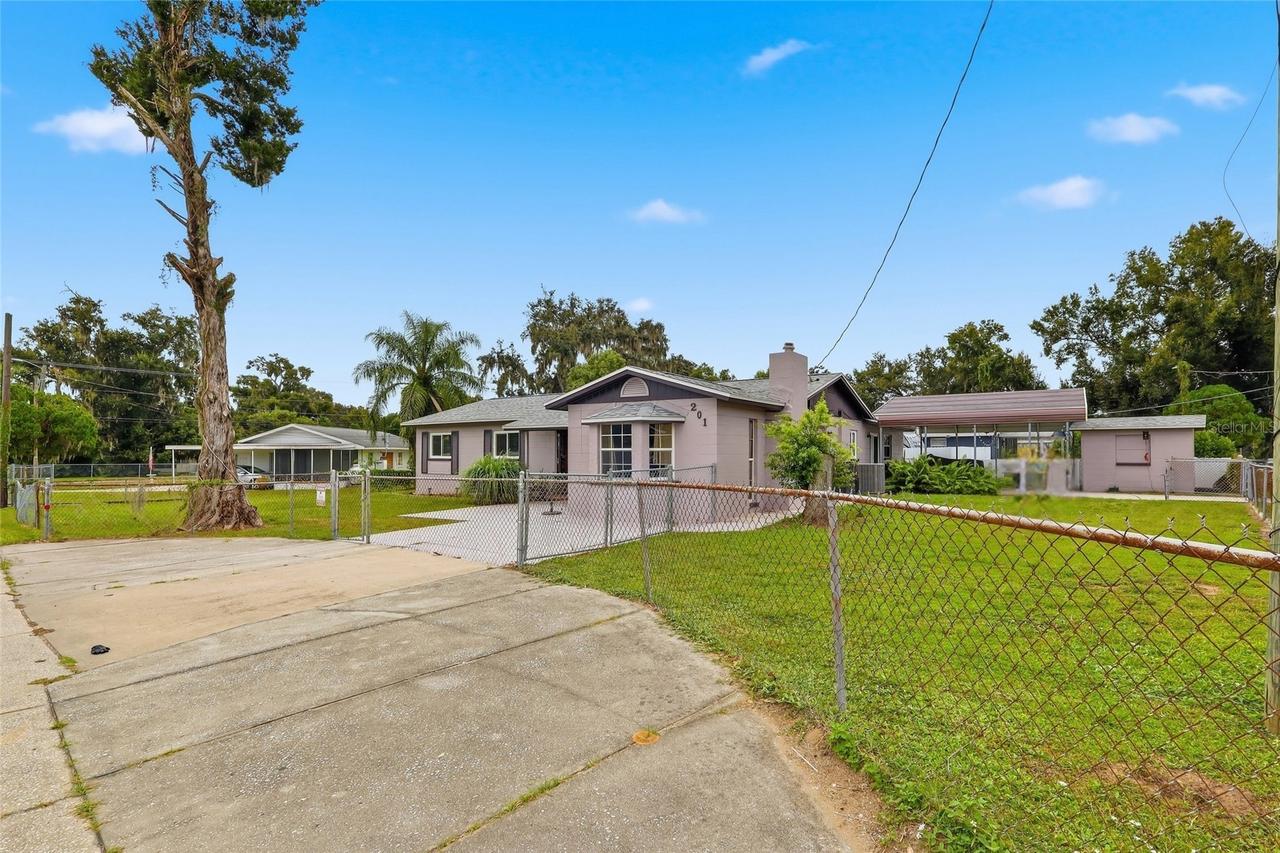 201 E Wheeler Rd., Seffner, FL 33584