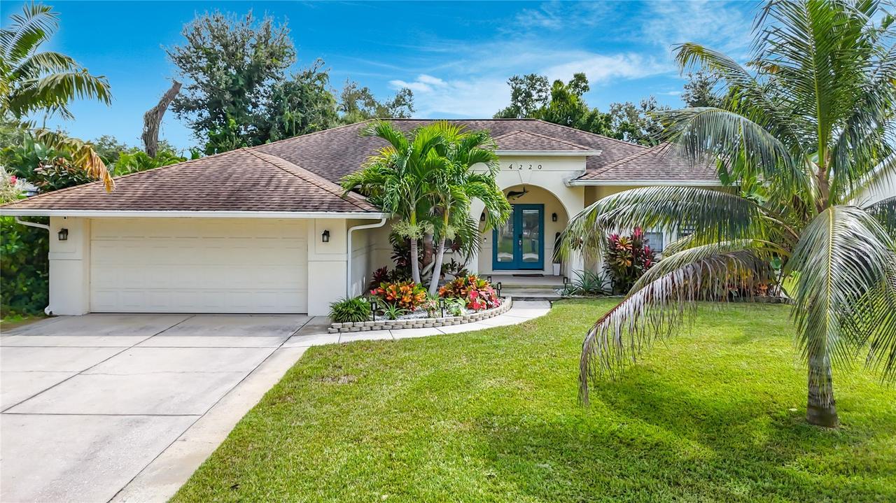 4220 1st Ave., Bradenton, FL 34208