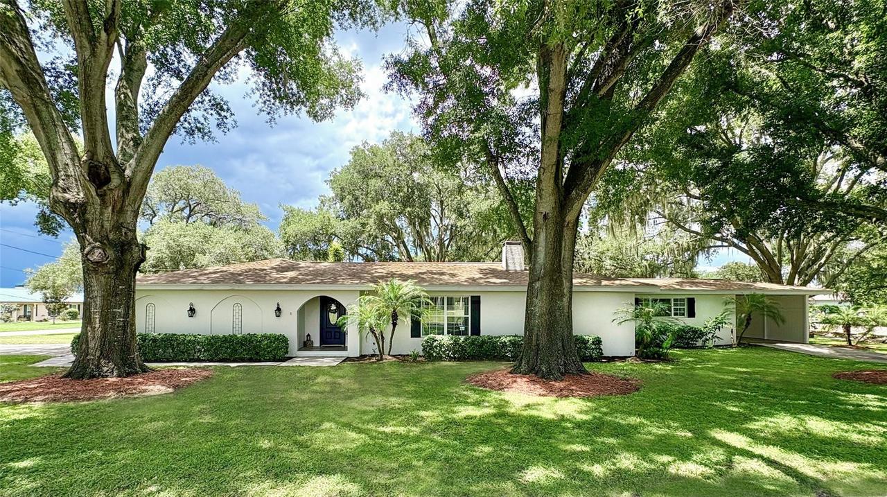 10 W Lake Hamilton Cir., Winter Haven, FL 33881