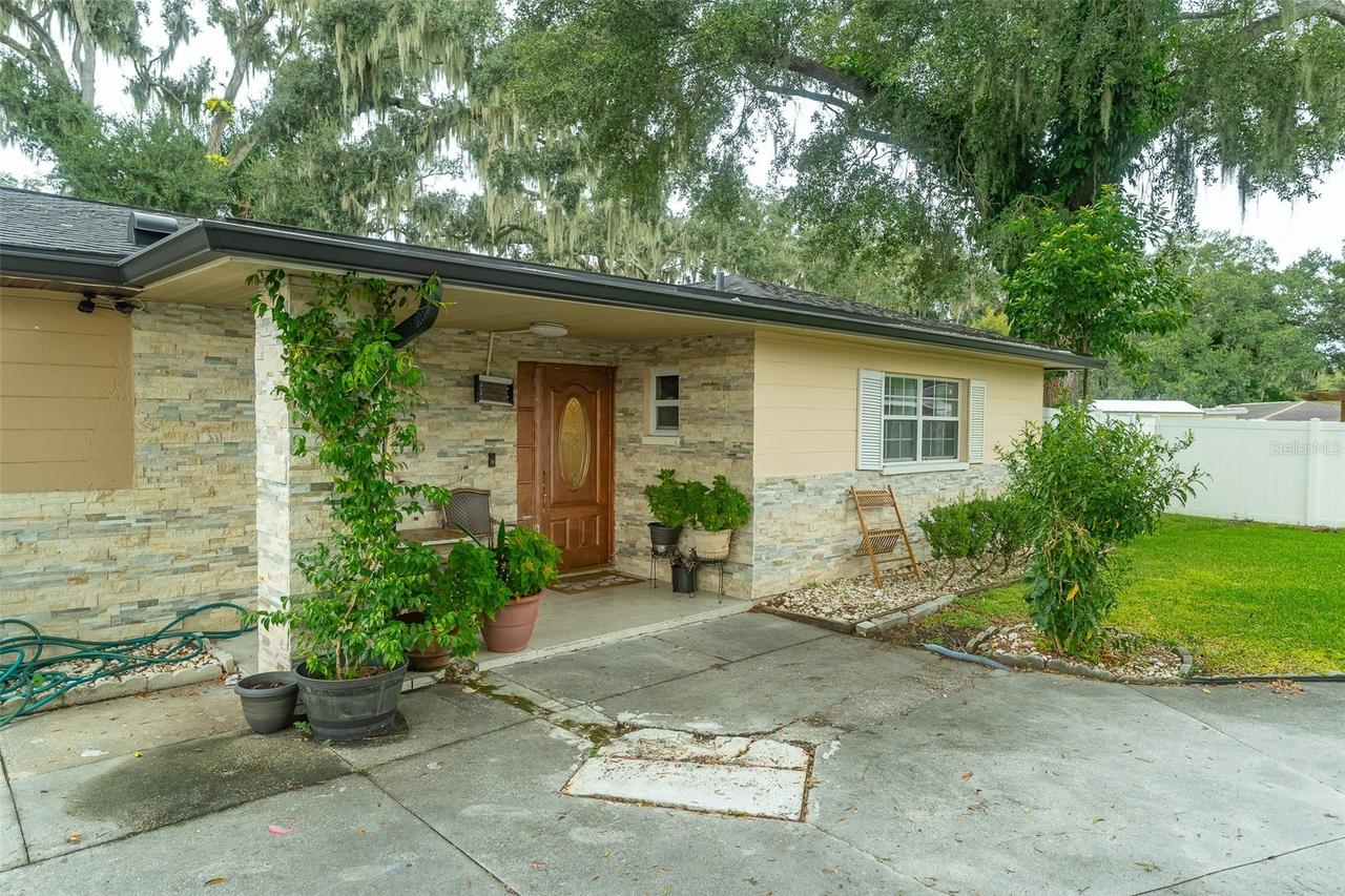 702 Coulter Pl., Brandon, FL 33511