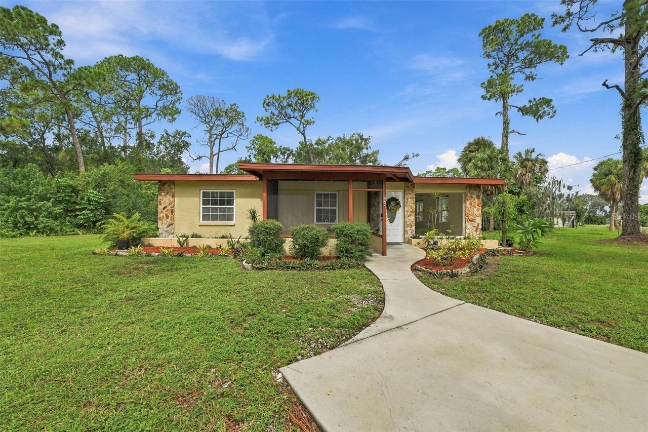 407 7th St., Ruskin, FL 33570
