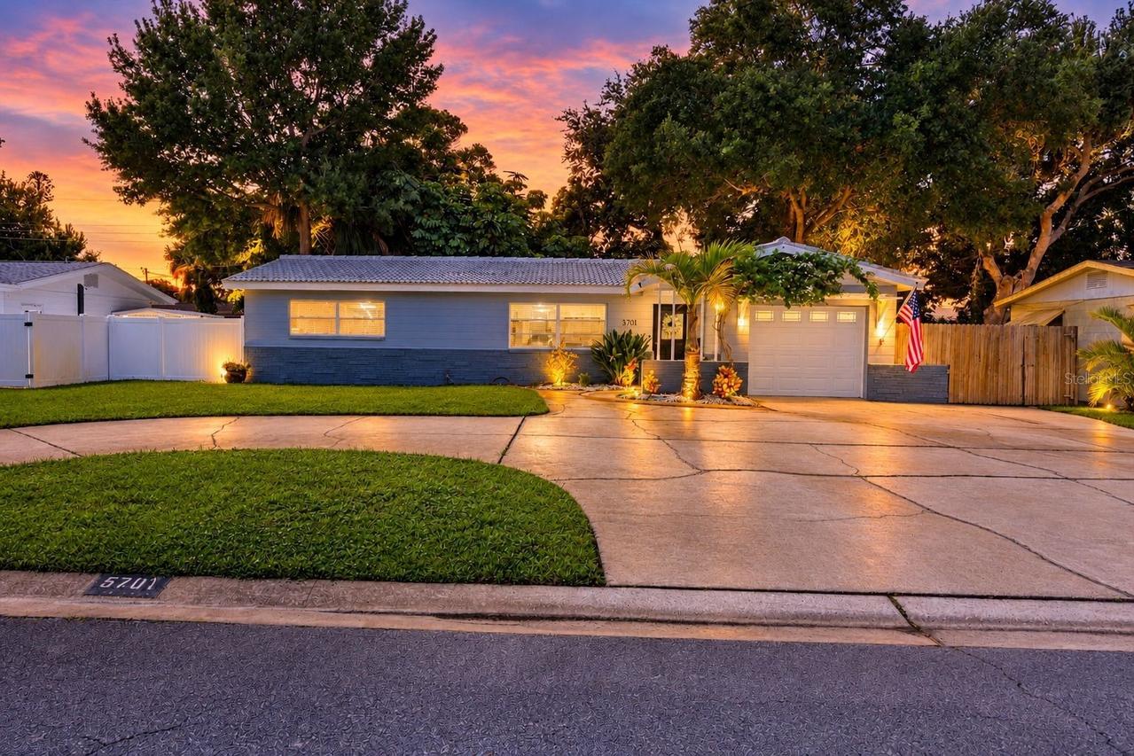 5701 6th Way, St Petersburg, FL 33705