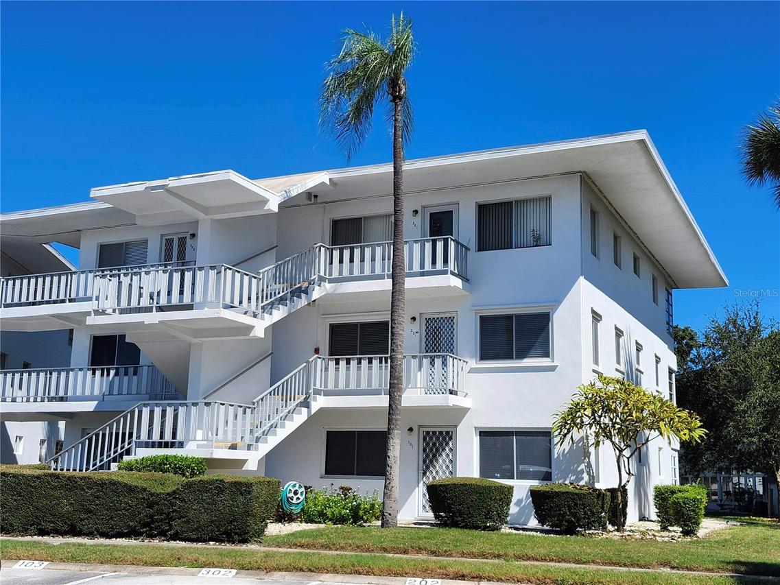 11201 80th Ave. #201, Seminole, FL 33772