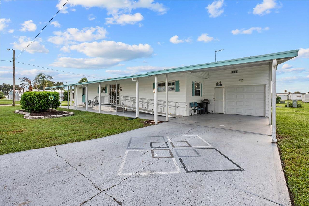 5352 Plant St., Zephyrhills, FL 33542