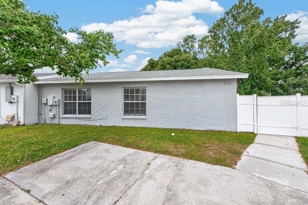 1219 Mohrlake Dr., Brandon, FL 33511