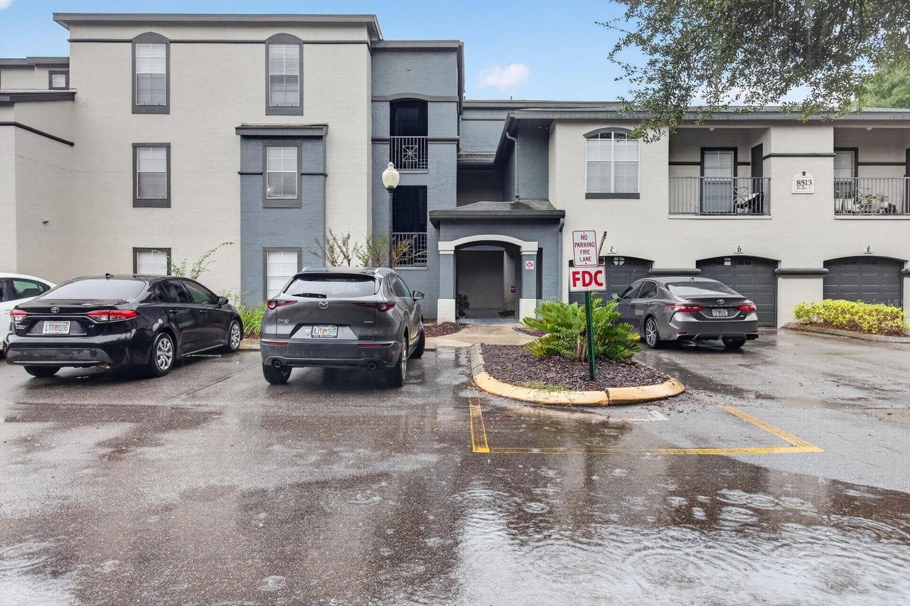 8513 Island Breeze Ln. #207, Temple Terrace, FL 33637
