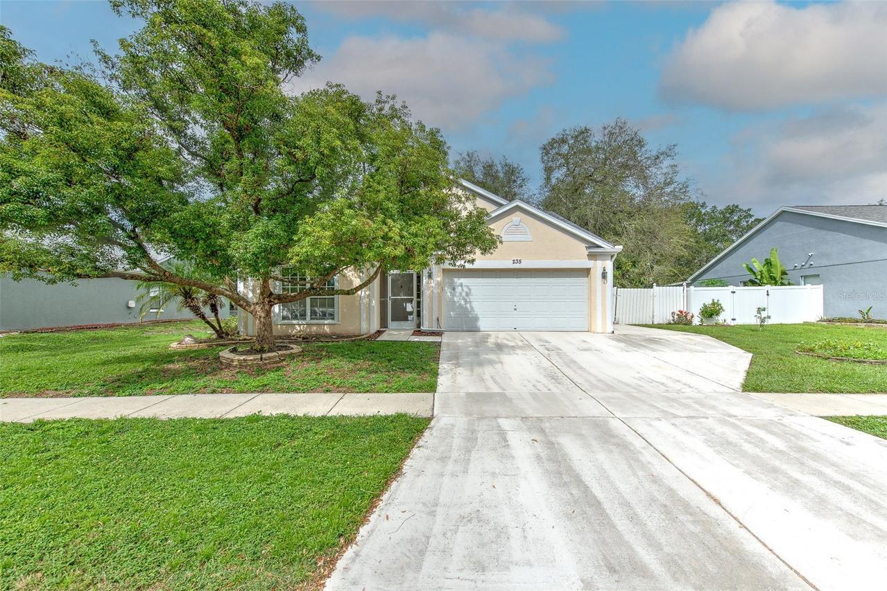 235 Lakeway Ln., Apollo Beach, FL 33572