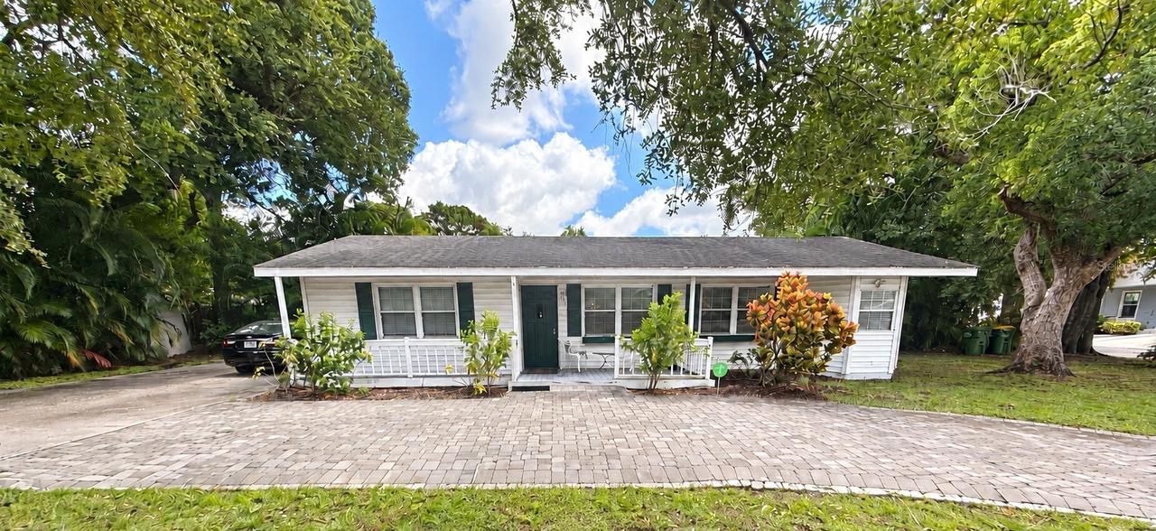 1323 S Shade Ave., Sarasota, FL 34239