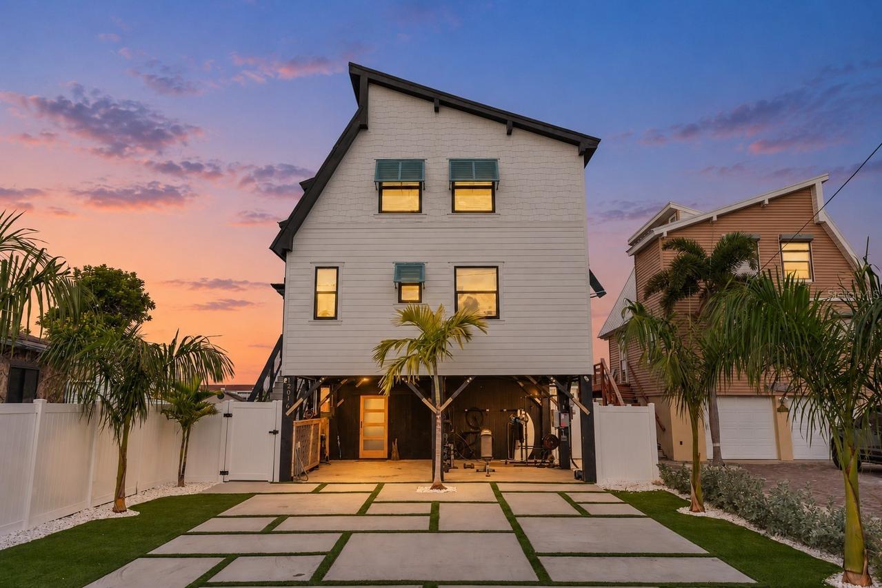 12016 Lagoon Ln, Treasure Island, FL 33706
